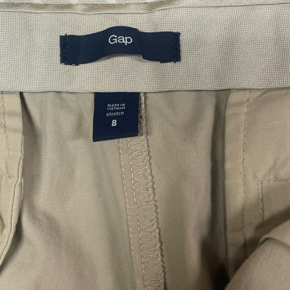 Gap khaki Bermuda shorts. Mostly cotton, and with clean flat lines. - Picture 3 of 4